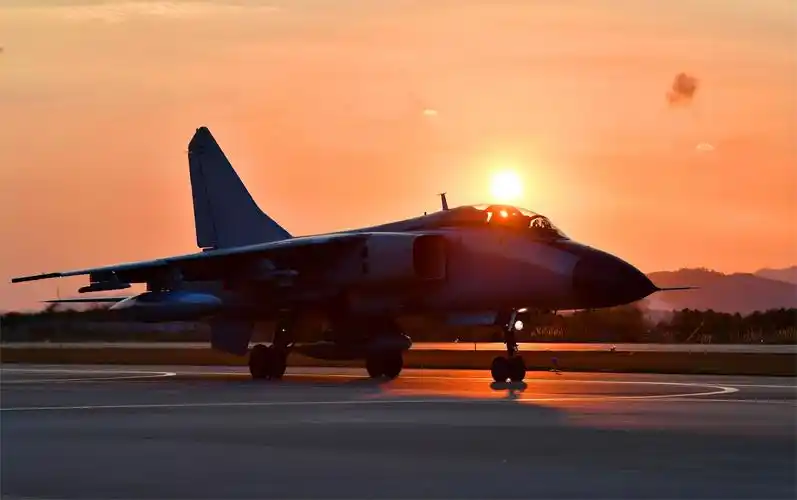 南部战区空军跨昼夜飞行训练高清大图来啦