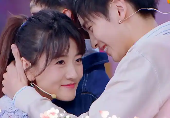 邢昭林的女朋友是梁洁吗两人拍戏真吻婚纱照是不是真的