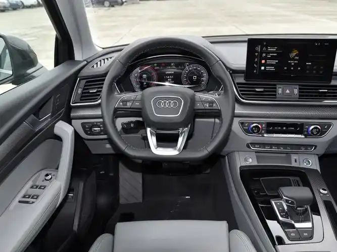 奥迪q5l内饰