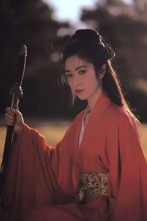 栾蕾英古风大片 手持利剑演绎独行女侠客_电影_武侠_世界