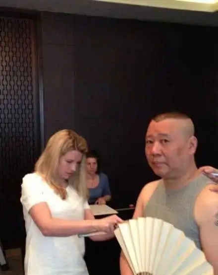 郭德纲从泰国请来一个纹身大师,德云社上上下下都去纹了身!