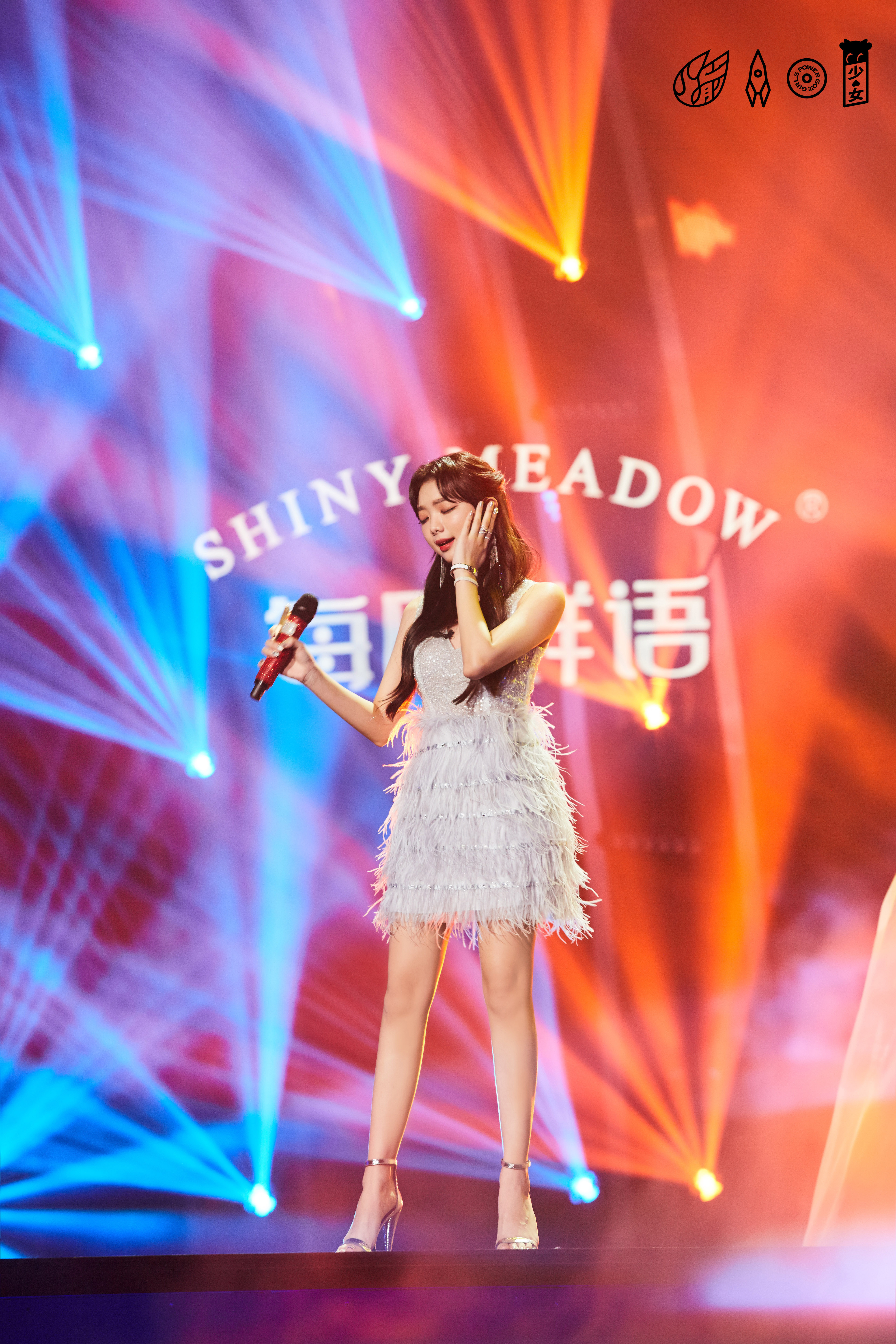 李紫婷我们的歌唱功在受肯定 演绎经典粤语歌《晚秋》引热议