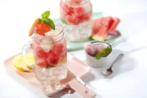 少女必备:粉嫩可口的水蜜桃汽水