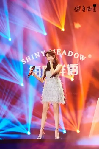 李紫婷我们的歌唱功在受肯定 演绎经典粤语歌《晚秋》引热议