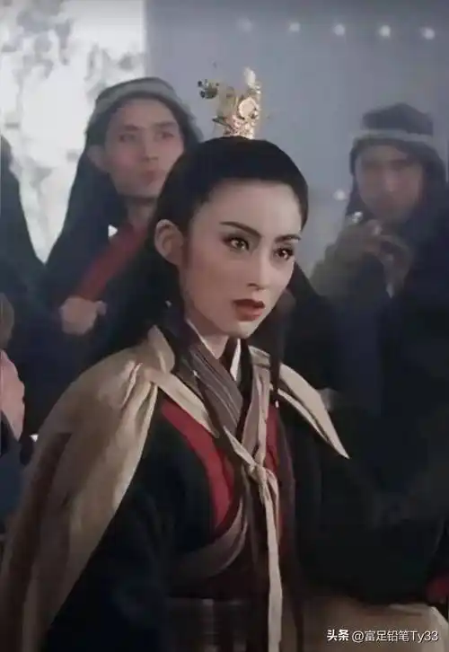 张敏在1993年凭借电影《倚天屠龙记之魔教教主》中的赵敏一角,惊艳了